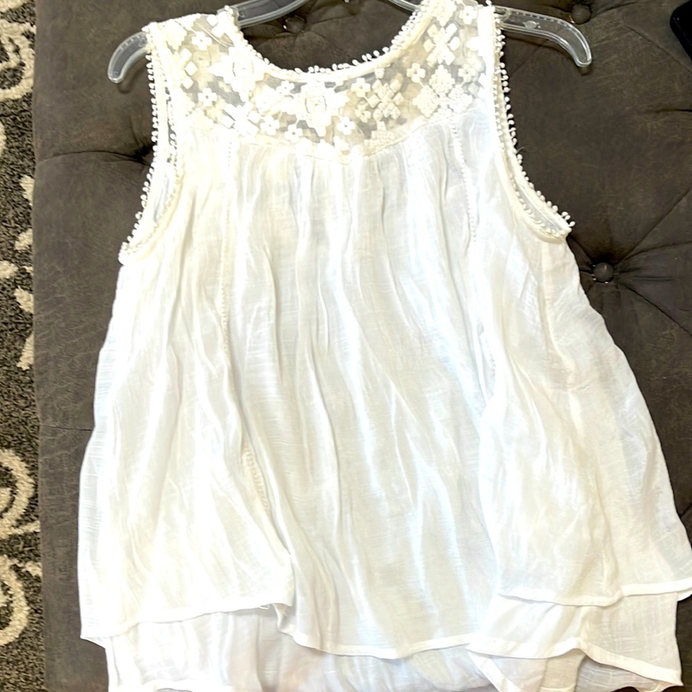 Sleeveless lace top